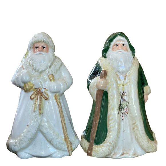 Vintage Victorian Santa Salt and Pepper Shakers Set - Picture 3 of 10